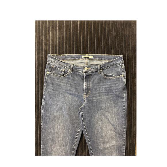 Levi’s Women’s Stretch Jeans Size 14L Medium Wash 32x32 Classic Fit - Picture 3 of 5